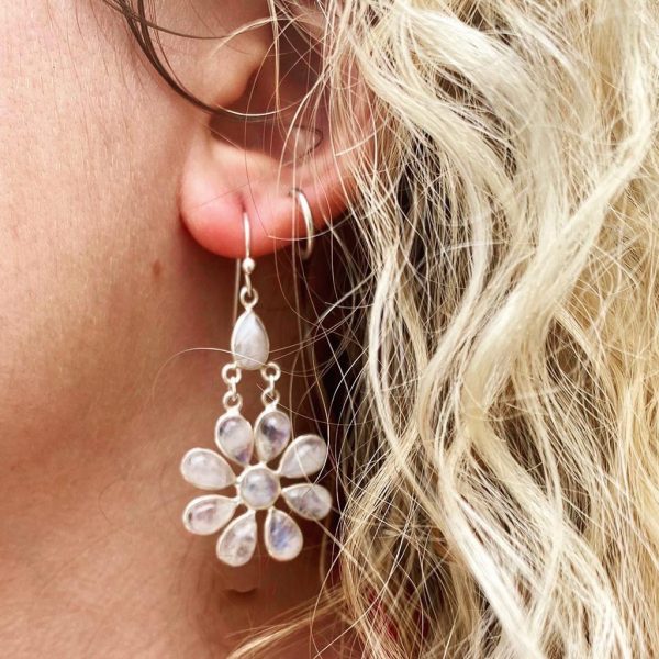 oorring-earrings-moonstone-maansteen-flower-bloem-zilver-silver-1.jpg